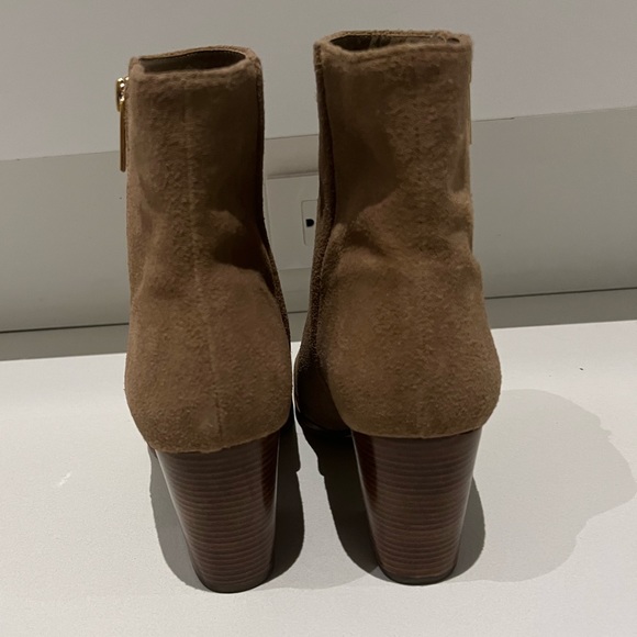 Tan Michael Kors Ankle Booties- like new! Size 7 - Picture 9 of 10